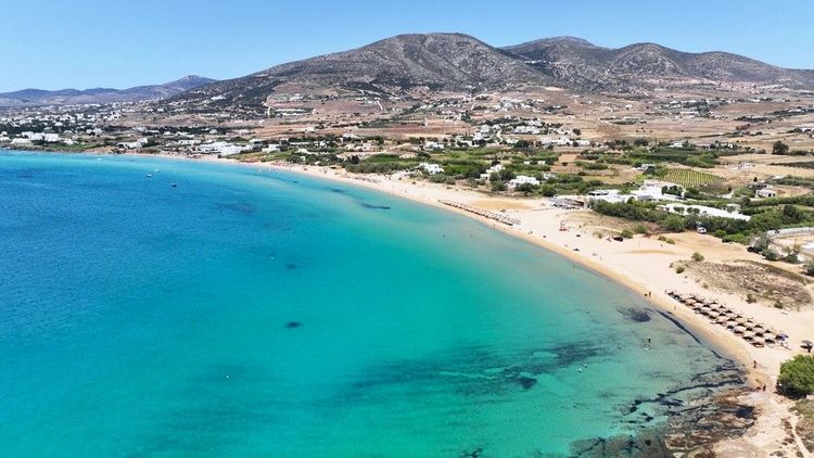 La Golden Beach : le paradis des sports nautiques à Paros