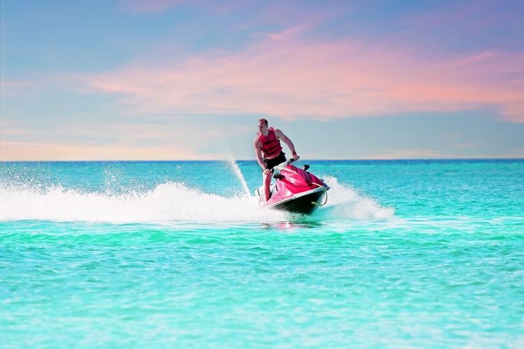 Le jet ski a tendance à être remplacé par des sports de glisse moins bruyants