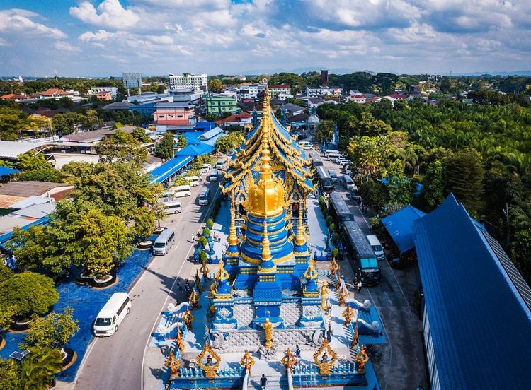 Temple bleu ou Wat Rong Suea Ten, à Chiang Rai,