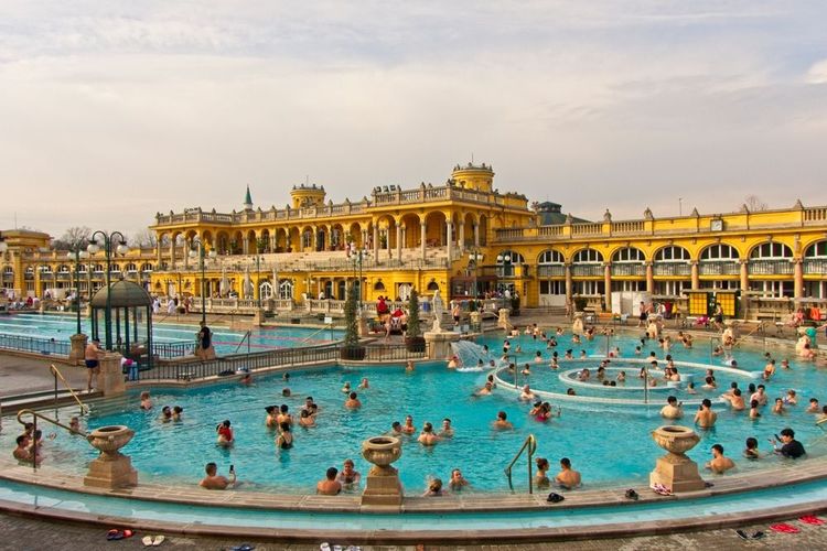 Les bains Széchenyi à Budapest
