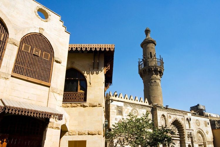 La rue Al-Muizz li-Din Allah al-Fatimi et la mosquée du Sultan Barquq