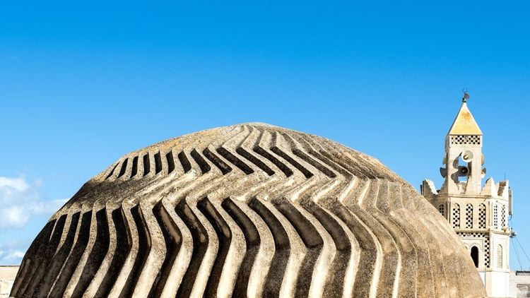 Dans la médina, dome sculpté datant du 10e siècle