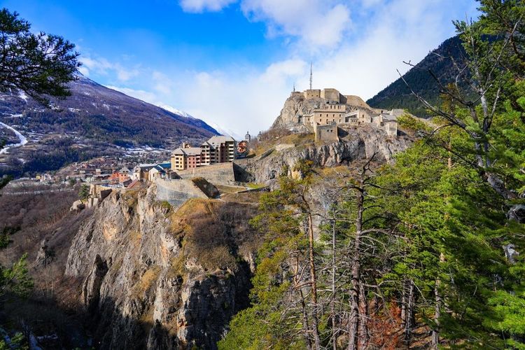Vue aérienne de la citadelle du Fort du Château construite par Vauban.