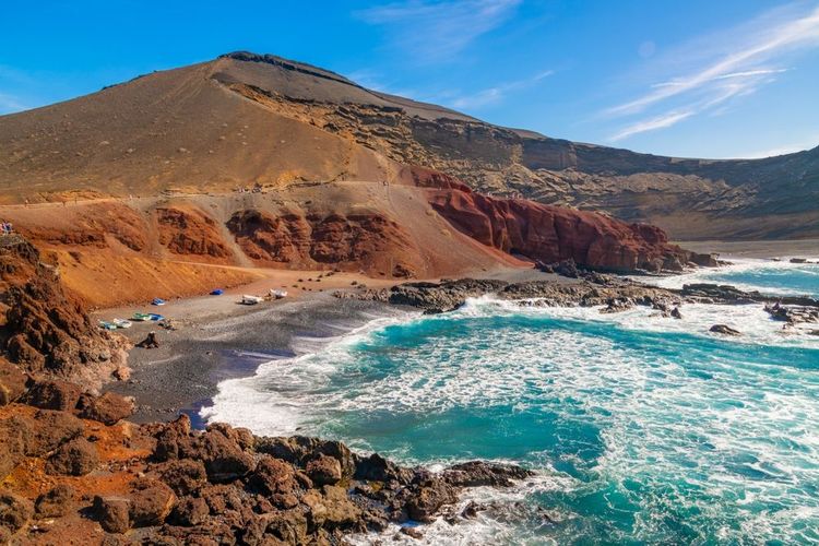 Plage de sable noir des îles Canaries d'El Golfo, Lanzarote