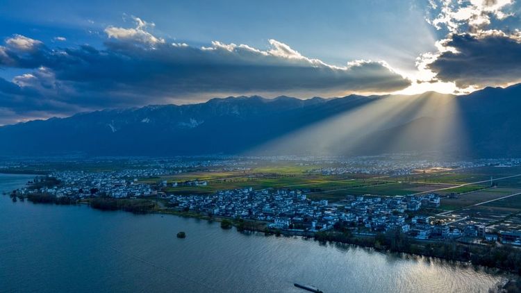 Cangshan et Erhai à Dali, Yunnan, en Chine.