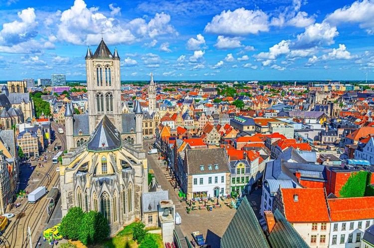 Vue panoramique sur Gand et l'église Saint-Nicolas