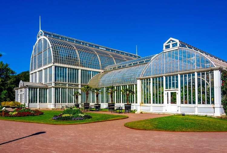 La serre Palm House (Palmhuset) dans le jardin de la société horticole (Trädgårdsföreningen)