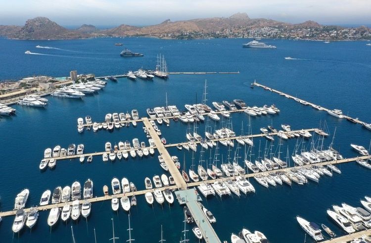 Vue aérienne sur la marina