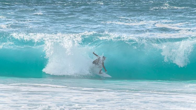 A Split, les rouleaux ne sont pas impressionnants mais permettent quand même de surfer