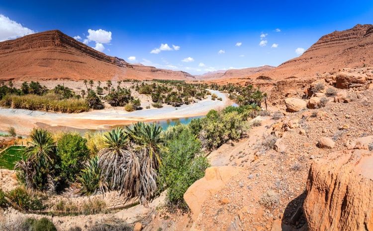 La vallée de Ziz dans les montagnes de l'Atlas