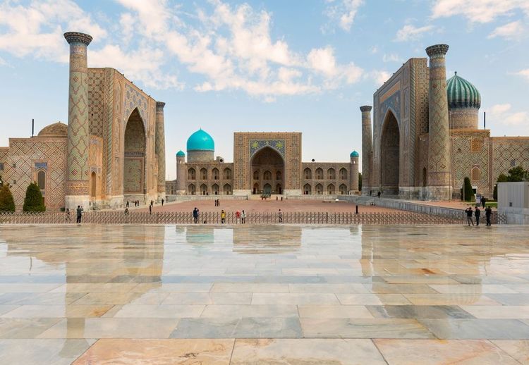 Registan, une vieille place publique au coeur de l'ancienne ville de Samarcande, Ouzbékistan