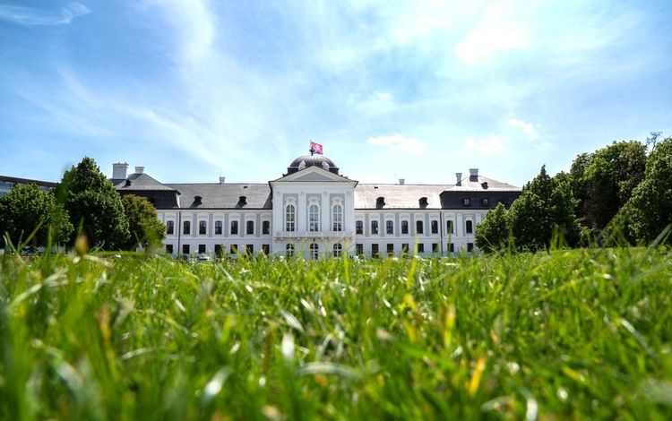 L'immense jardin autour du palais Grassalkovich