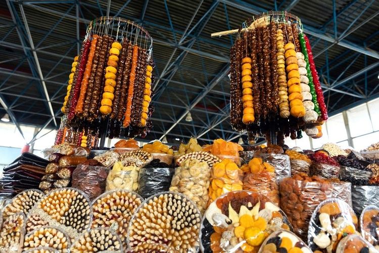 Au Gum Market d'Erevan, fruits secs toutes catégories