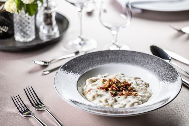Découvrez les saveurs uniques de Bratislava : le bryndzové halušky et le lokše