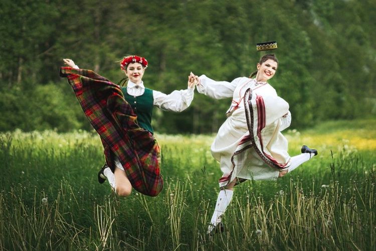 Danse folklorique lettone
