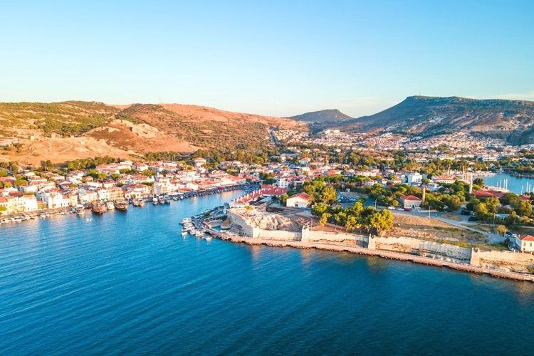 Vue aérienne sur le port de Foça