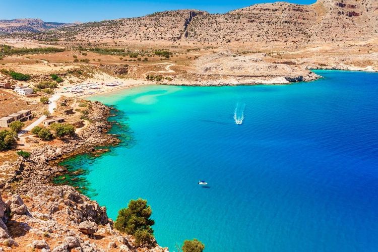 La plage d'Agia Agathi sur l'ile de Rhodes, Grèce