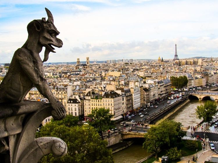 Fameuse chimère au sommet de la tour nord de Notre-Dame