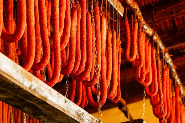 Sobrasada pendues chez un charcutier de Formentera