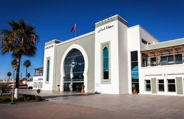 La gare ferroviaire, à deux pas de l'avenue Hassan II