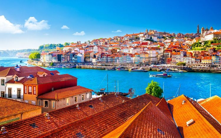 Porto et son embouchure sur l'océan