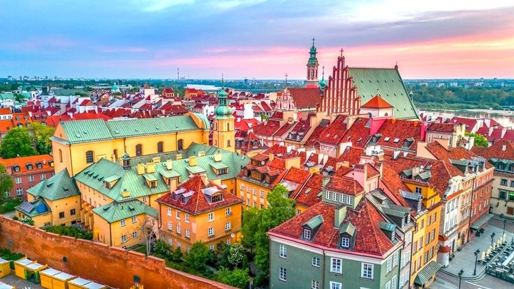 Vue aérienne sur le centre historique de la capitale polonaise