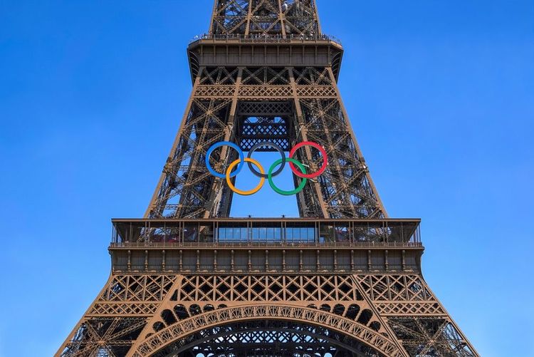 Le logo des JO sur la tour Eiffel