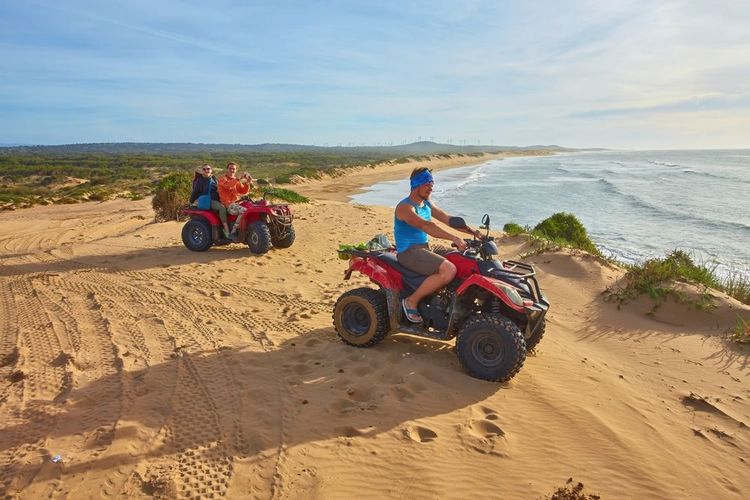 On peut faire du quad sur les dunes alentours