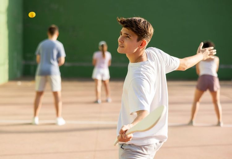 Pelote basque jouée à même la main