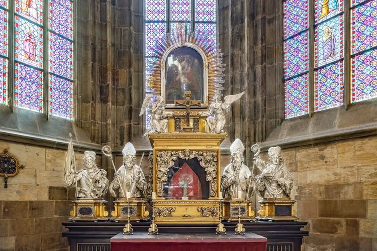 Chapelle Saint-Jean de Nepomuk à l'intérieur de la cathédrale des Saints-Vitus