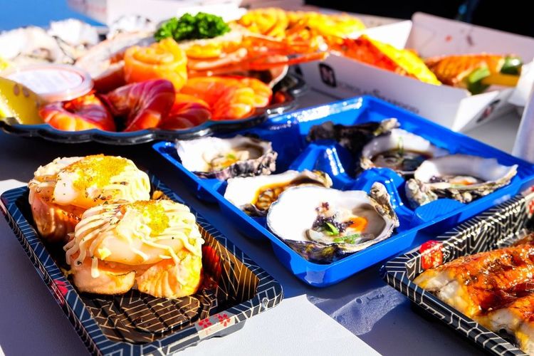 Le marché aux poissons et ses plats préparés