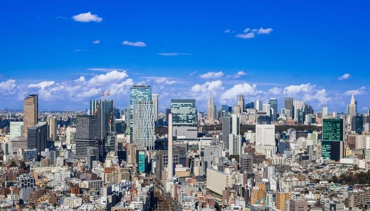 Le quartier de Shinjuku et ses gratte-ciels, entre modernité et tradition à Tokyo