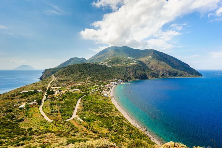 Vue aérienne de l'île de Salina.