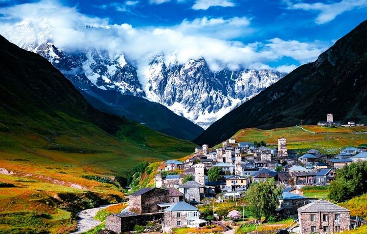 Ushguli, situé dans la région de Svaneti est l'un des plus hauts villages d'Europe habité en permanence.