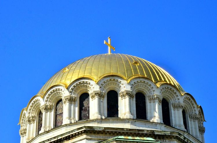Le dome doré de la cathédrale Alexandre-Nevski