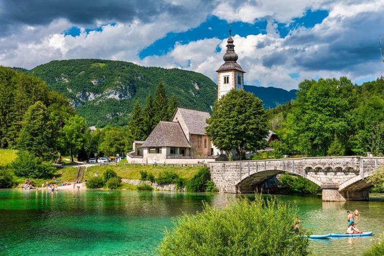  lac de Bohinj dans les Alpes juliennes. 