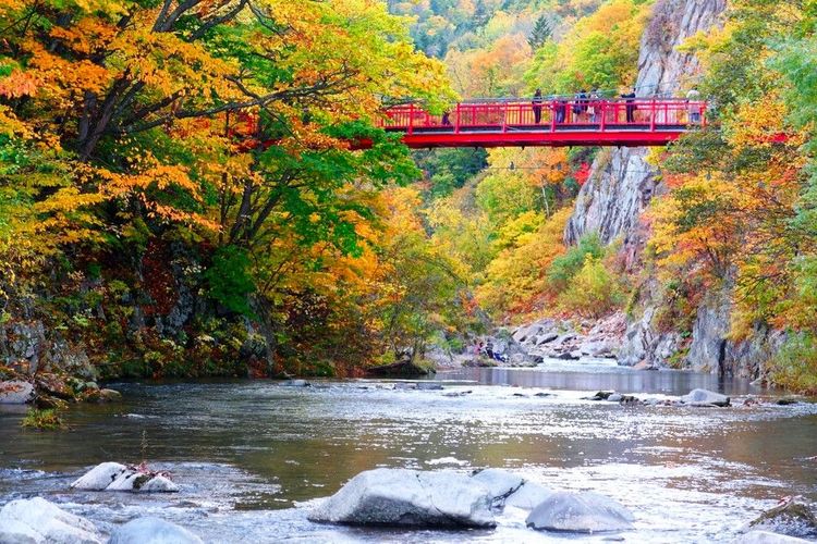 La rivière Toyohira et les sources thermales (onsen), à Jozankei, près de Sapporo