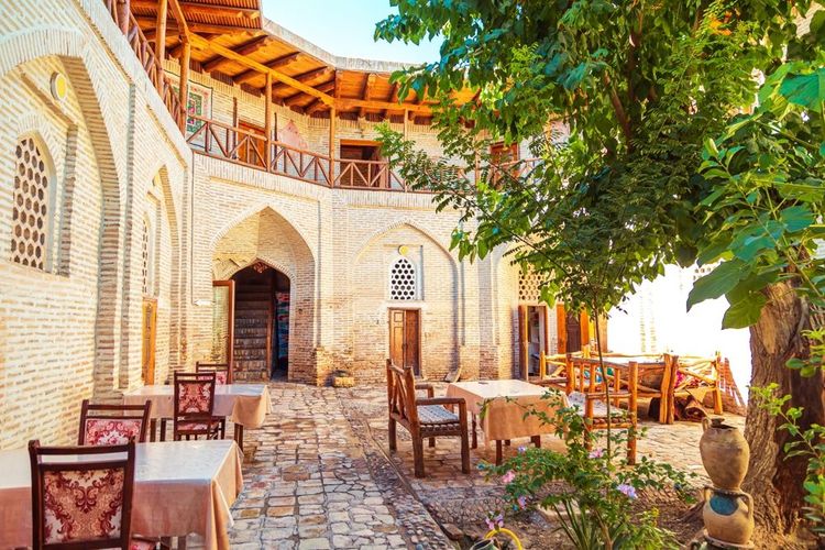 La cour d'une ancienne madrasa dans la vieille ville de Boukhara. Boukhara, Ouzbékistan