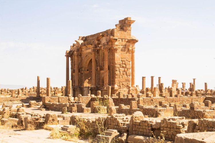 Timgad ancienne ville romaine des monts Aurès en Algérie