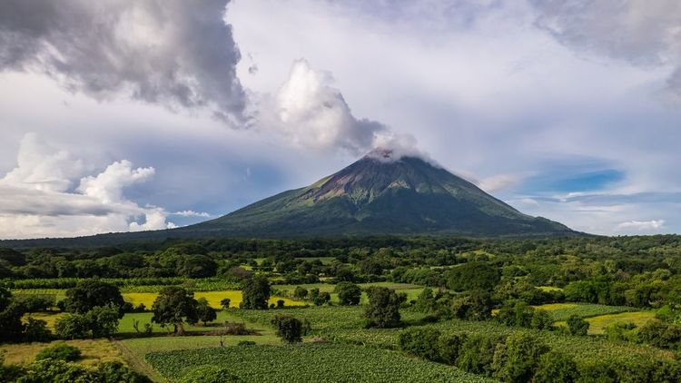 Le volcan actif Concepcion.