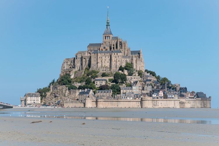 Mont-Saint-Michel, Normandie, France, journée ensoleillée