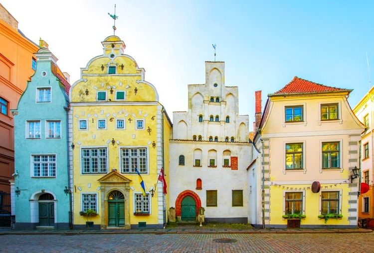 Maisons historiques colorées dans la Vieille Ville de Riga