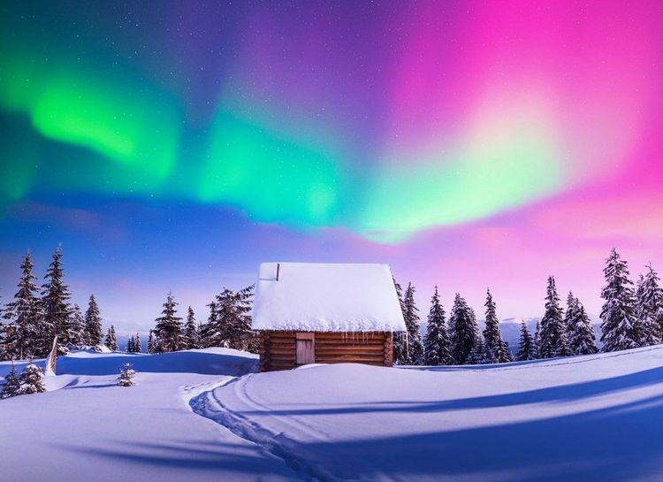 Aurore boréale surprenante dans le ciel de Finlande