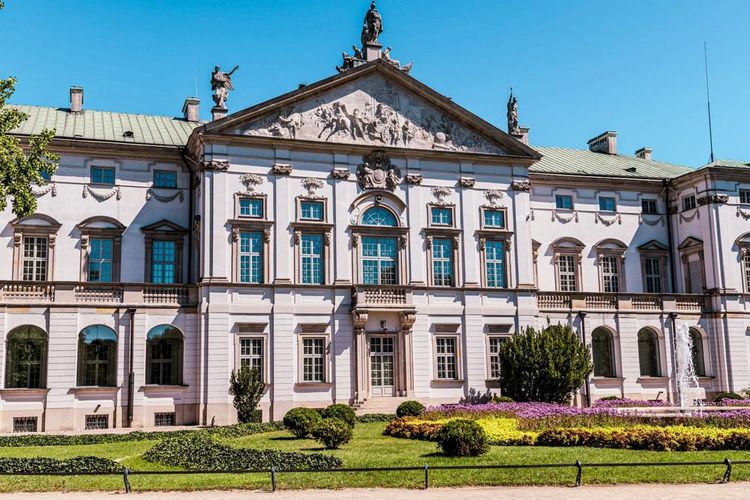 Le palais de Krasiński, situé dans le parc éponyme.