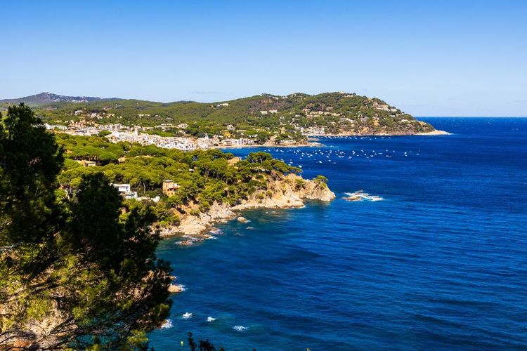 Punta del Pinell et les villes de Calella de Palafrugell et Llafranc