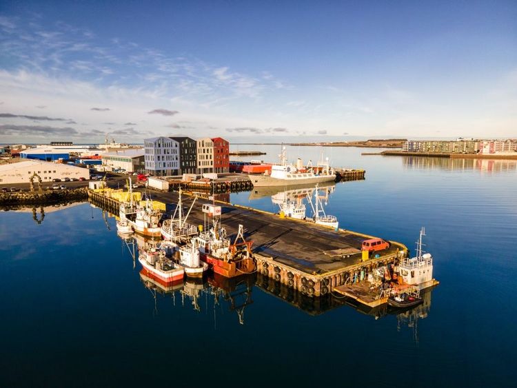Vue plongeante sur la zone indutrielle du port