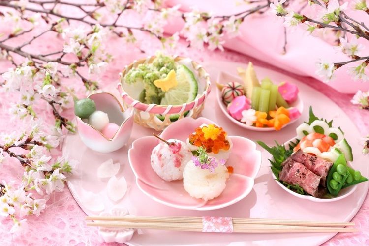 Sushi préparés spécifiquement pour le hanami, la contemplation des sakuras