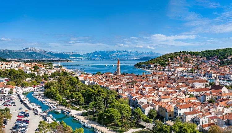 Trogir face à l'Adriatique