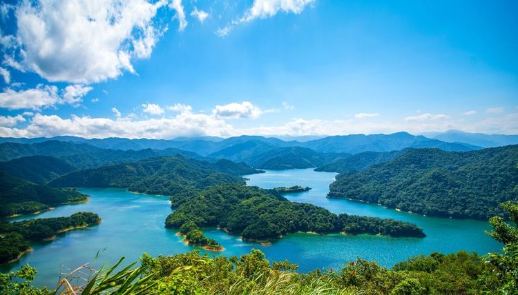 Le lac Qiandao est situé dans le district de Shiding,.