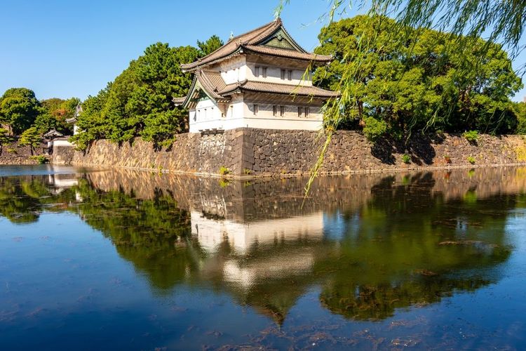 Le Château Edo, à l'un des angles du jardin central de l'enceinte du palais